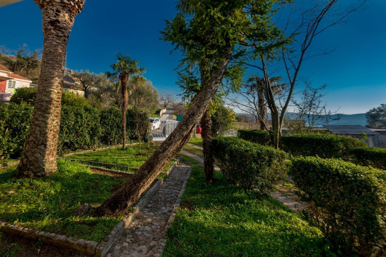 Holiday Home Nives Тиват Экстерьер фото